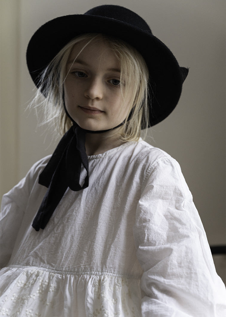 FELT HAT in black