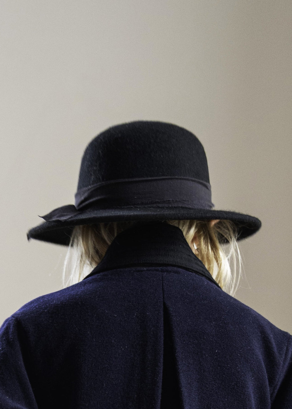 FELT HAT in black