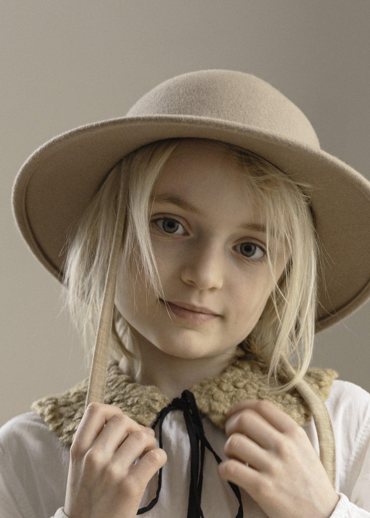 detachable  COLLAR in woolen fur