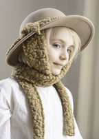 FELT HAT in camel with woolen scarf