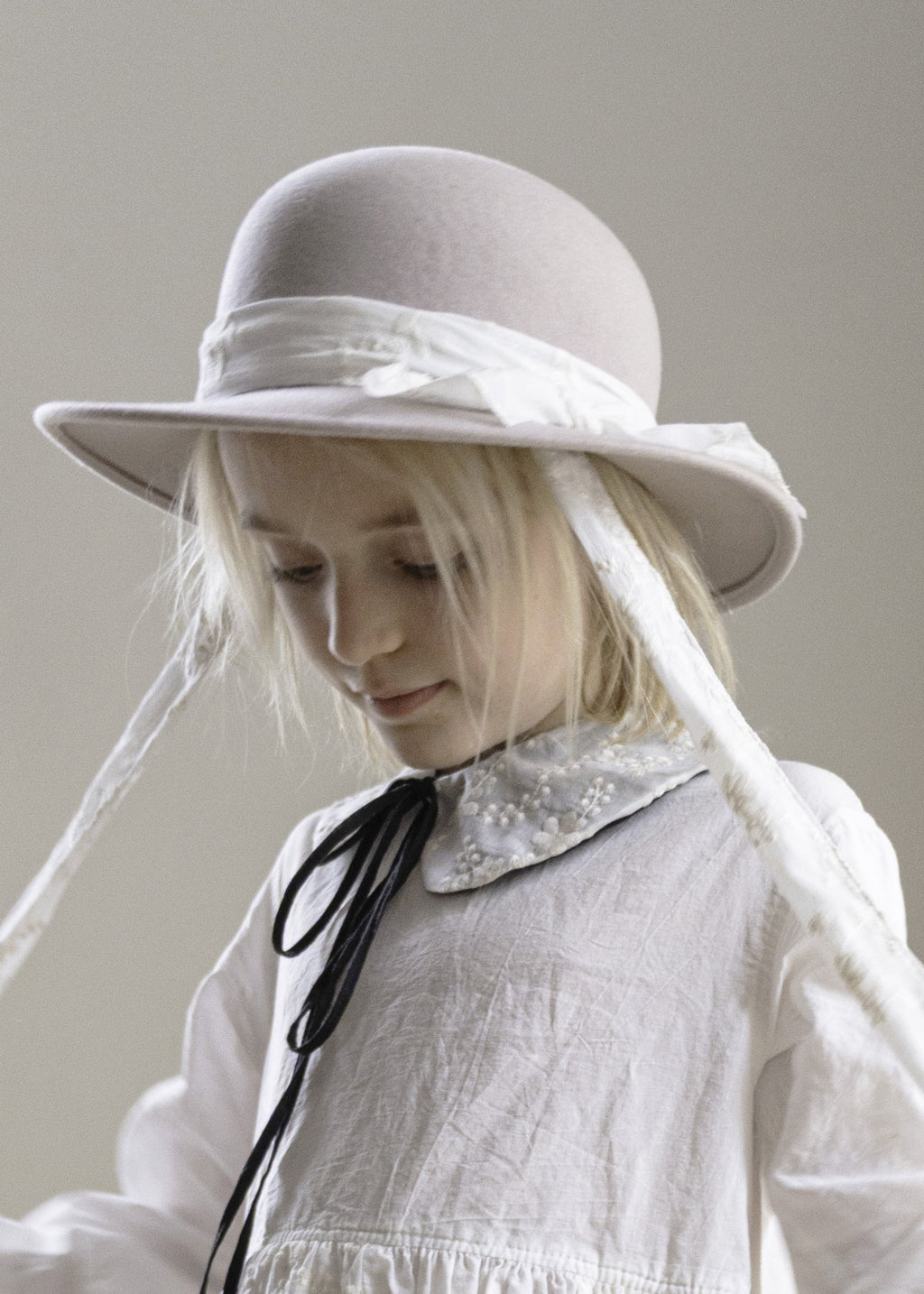 FELT HAT in pale rose with embroidered ribbons