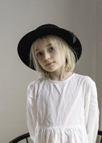 FELT HAT in black