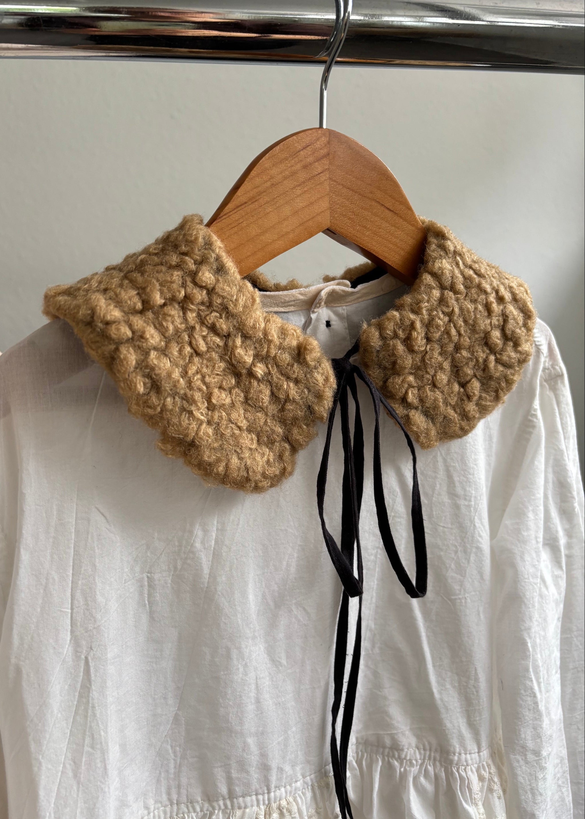 detachable  COLLAR in woolen fur