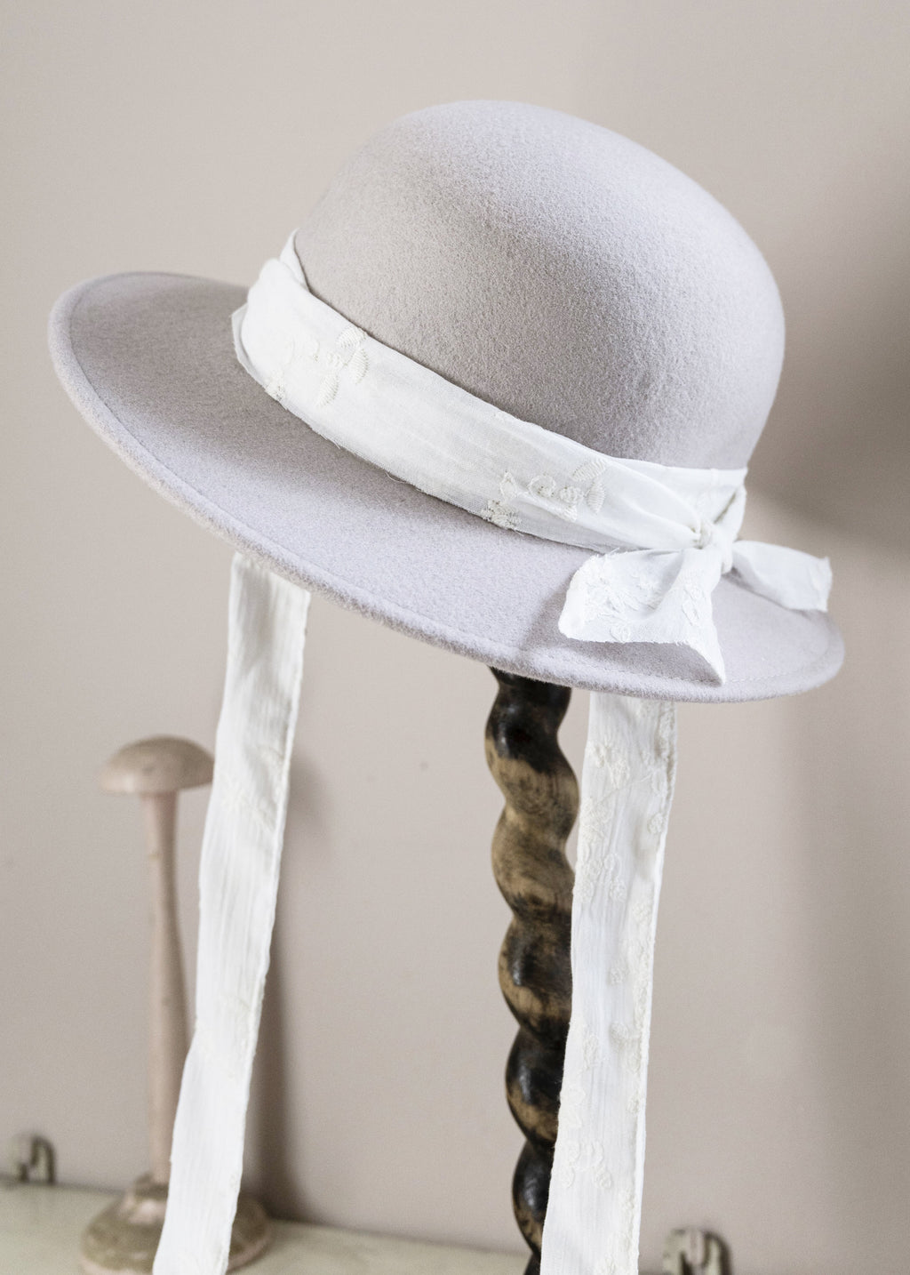 FELT HAT in pale rose with embroidered ribbons