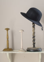 FELT HAT in black