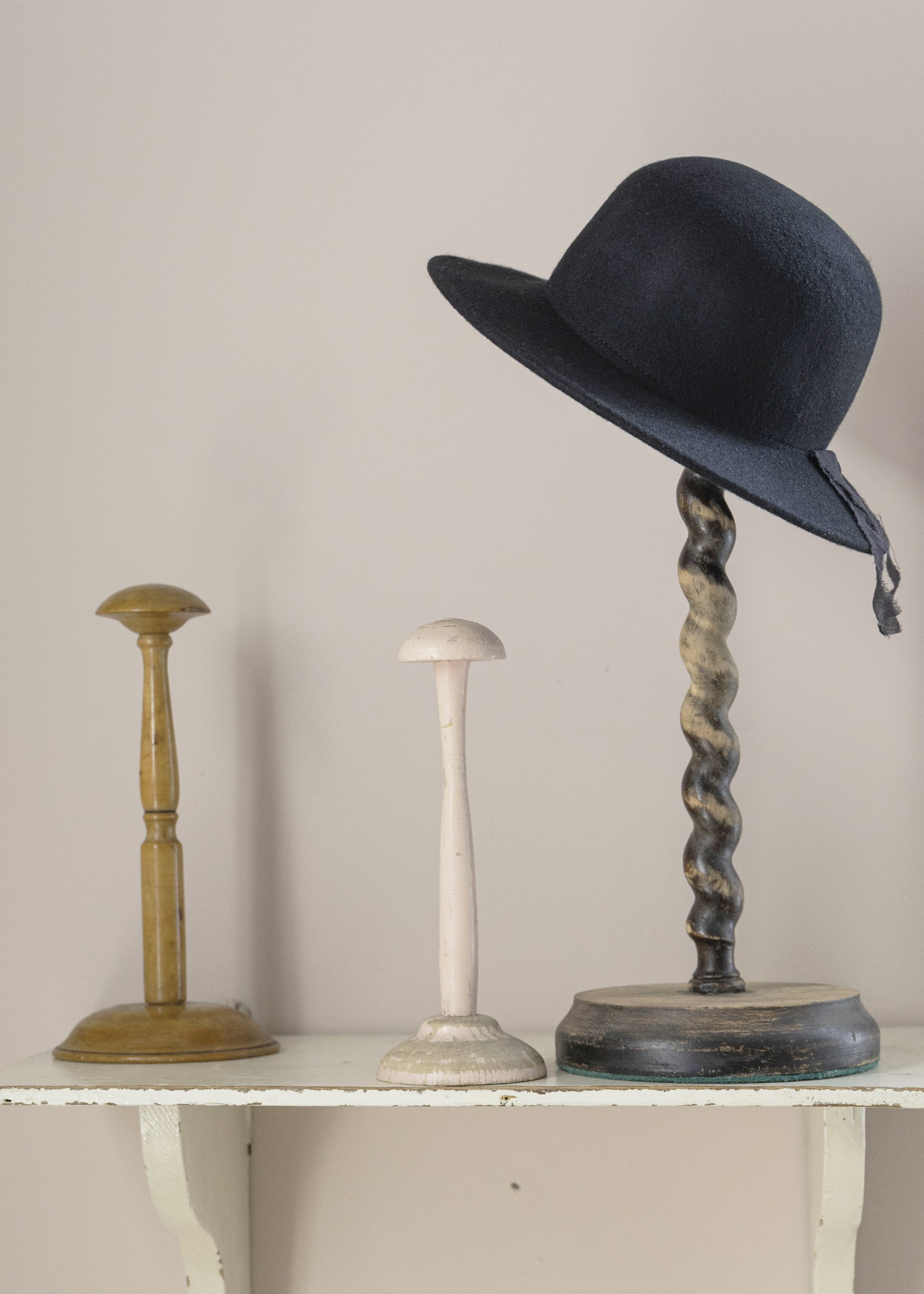 FELT HAT in black