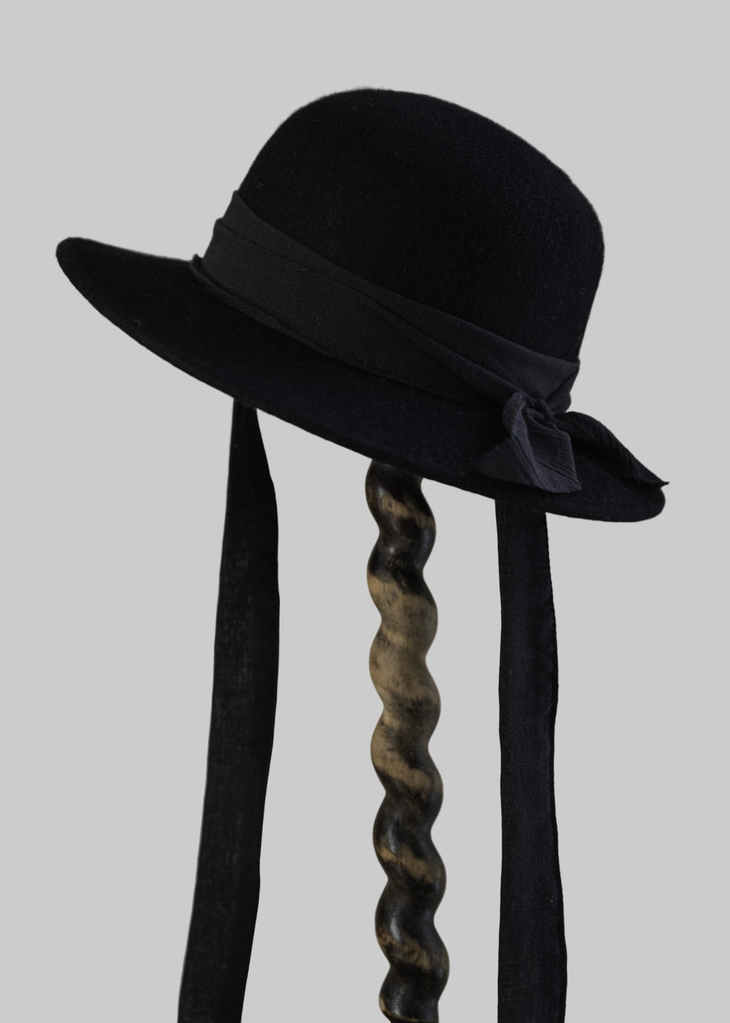 FELT HAT in black